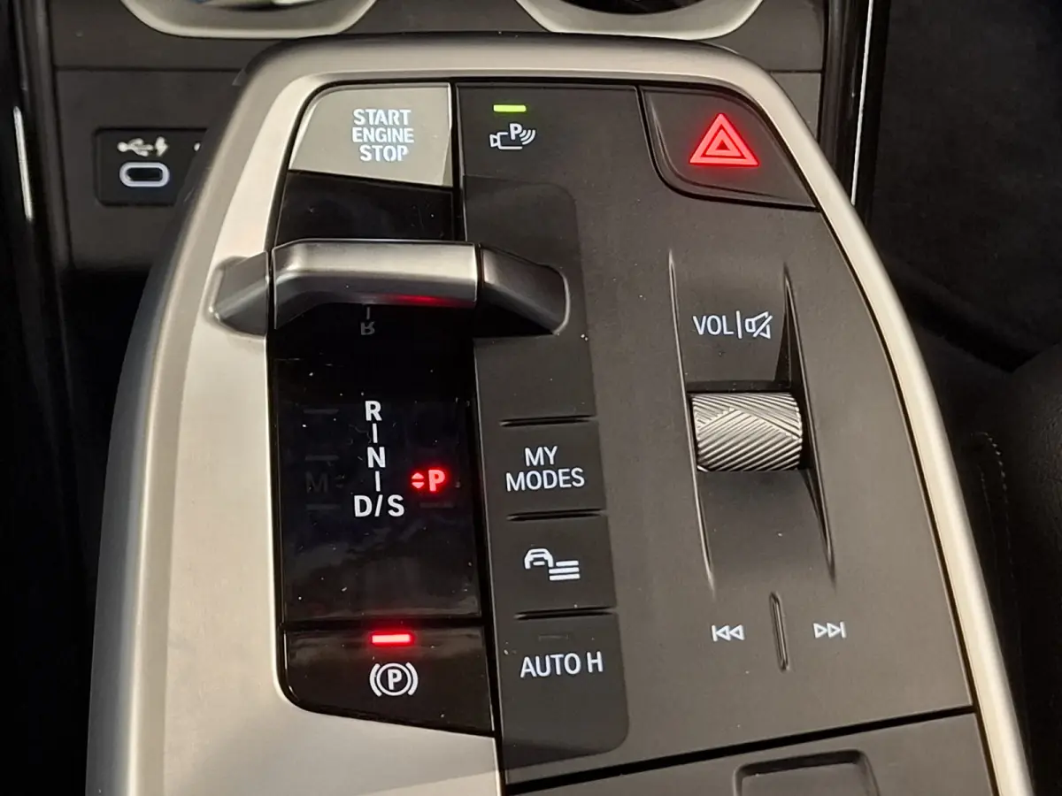 xDrive25e | Onderhoud t/m 2030/120.000km | Navigatie/Carplay | LM Velgen 19" | Voorstoelen/Stuur Verwarmd | Elektrisch Panoramadak | Lederen bekleding | 360 Camera |