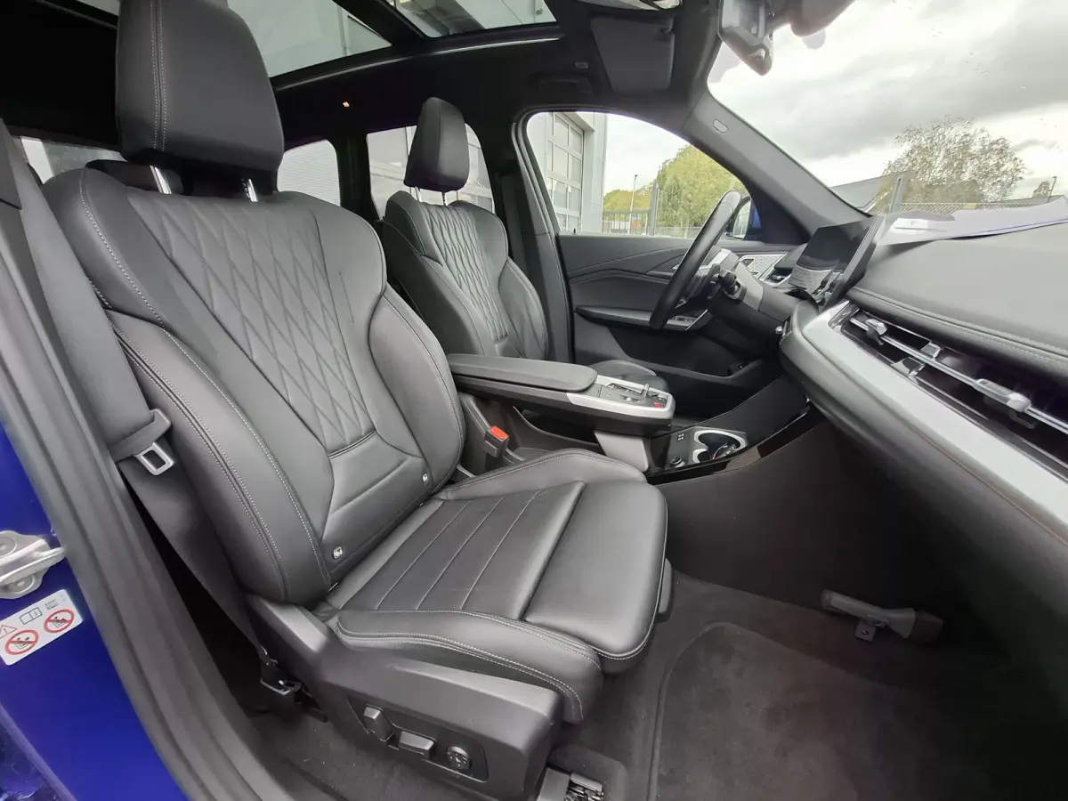 xDrive25e | Onderhoud t/m 2030/120.000km | Navigatie/Carplay | LM Velgen 19" | Voorstoelen/Stuur Verwarmd | Elektrisch Panoramadak | Lederen bekleding | 360 Camera |