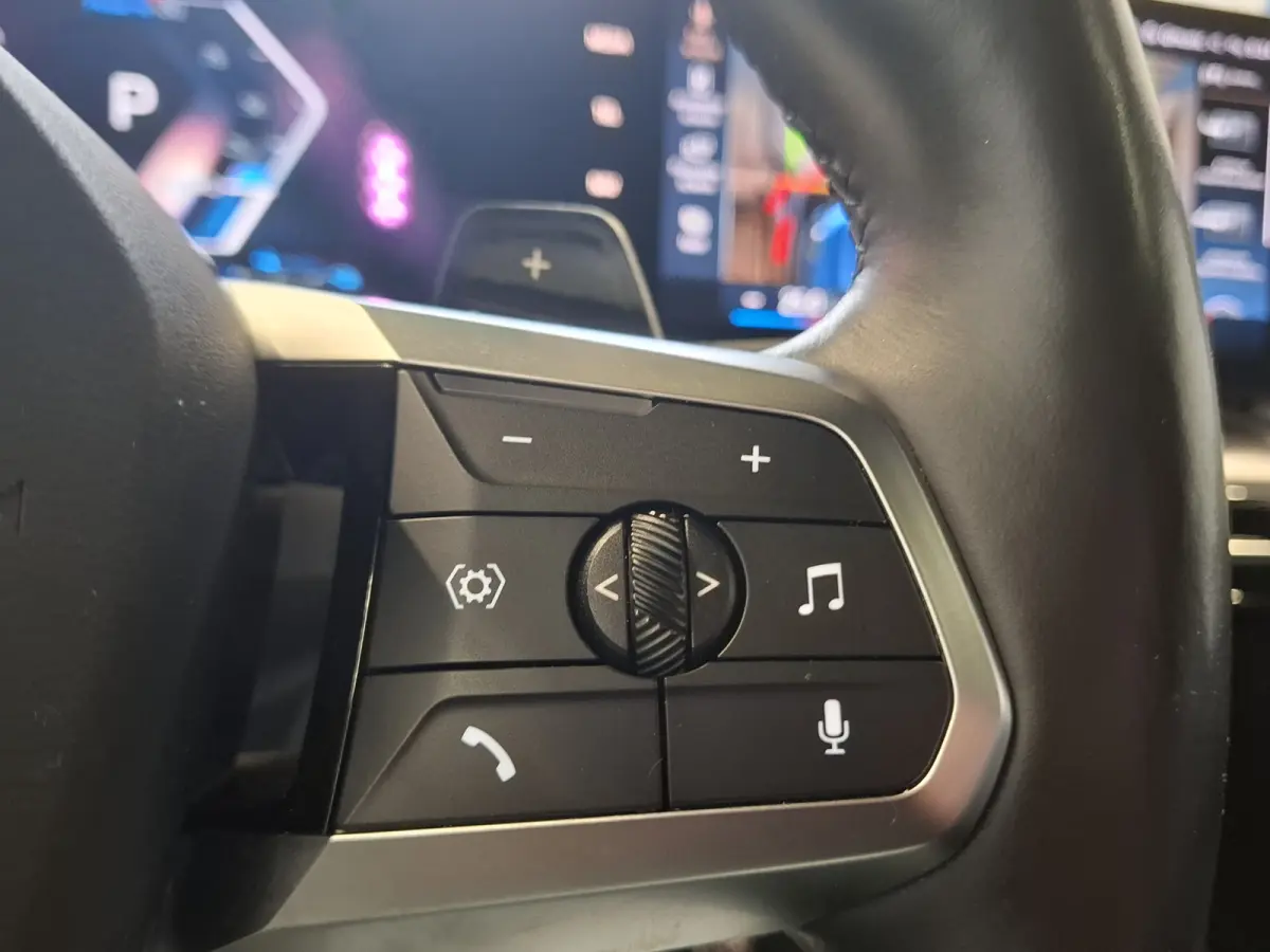 xDrive25e | Onderhoud t/m 2030/120.000km | Navigatie/Carplay | LM Velgen 19" | Voorstoelen/Stuur Verwarmd | Elektrisch Panoramadak | Lederen bekleding | 360 Camera |
