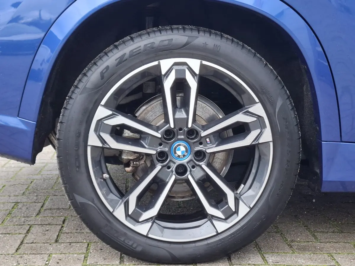 xDrive25e | Onderhoud t/m 2030/120.000km | Navigatie/Carplay | LM Velgen 19" | Voorstoelen/Stuur Verwarmd | Elektrisch Panoramadak | Lederen bekleding | 360 Camera |