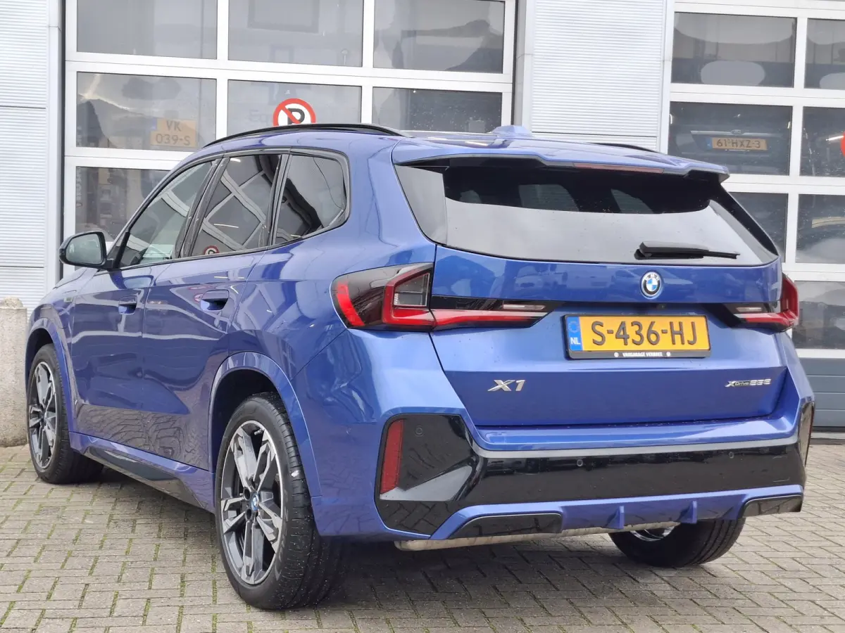 xDrive25e | Onderhoud t/m 2030/120.000km | Navigatie/Carplay | LM Velgen 19" | Voorstoelen/Stuur Verwarmd | Elektrisch Panoramadak | Lederen bekleding | 360 Camera |