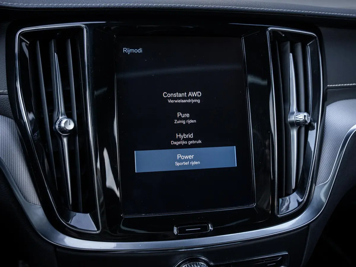 2.0 T8 Recharge AWD R-Design - Pano l ACC l 19'' l 360cam l Memory l HUD