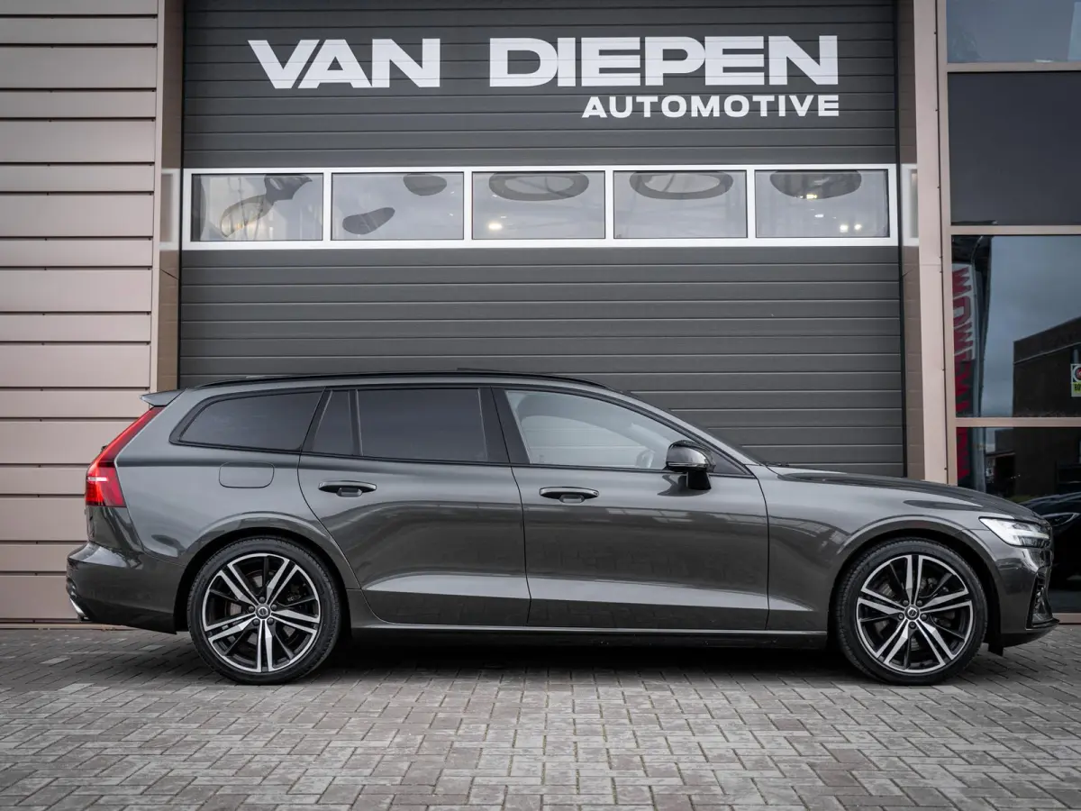 2.0 T8 Recharge AWD R-Design - Pano l ACC l 19'' l 360cam l Memory l HUD