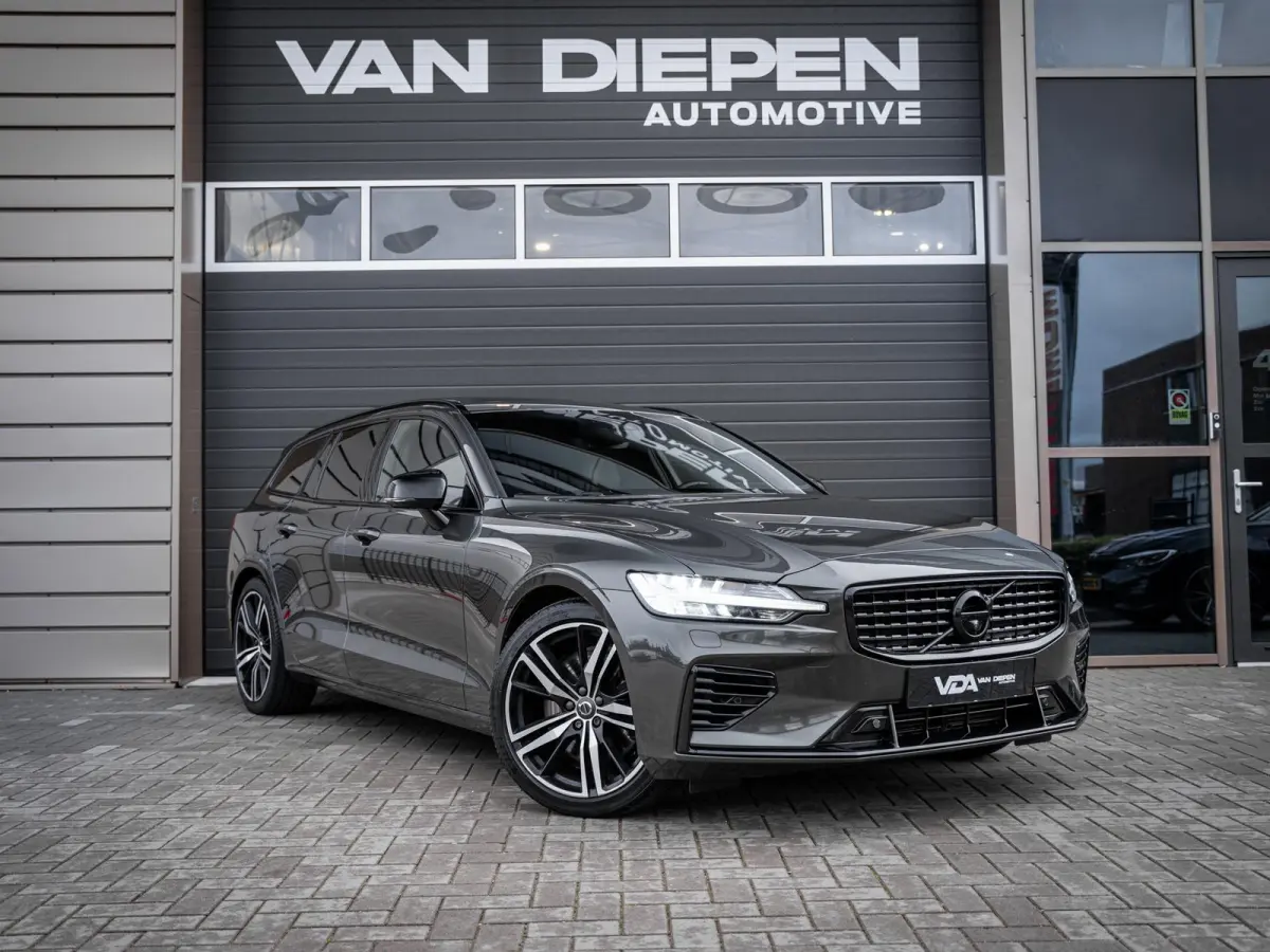 2.0 T8 Recharge AWD R-Design - Pano l ACC l 19'' l 360cam l Memory l HUD