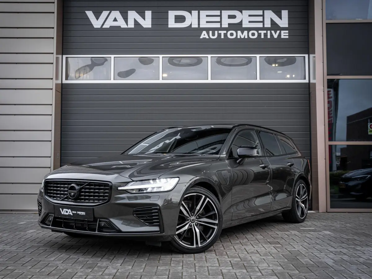 2.0 T8 Recharge AWD R-Design - Pano l ACC l 19'' l 360cam l Memory l HUD