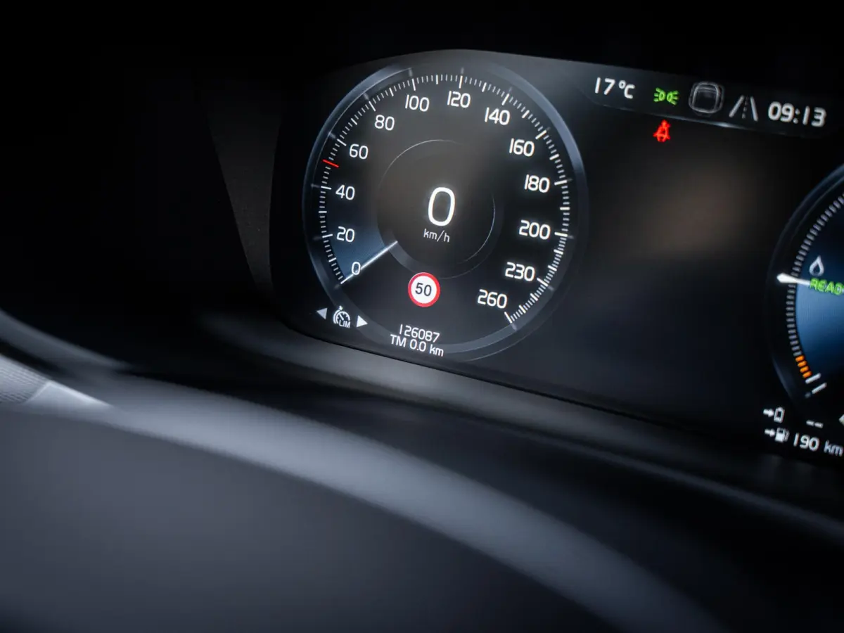 2.0 T8 Recharge AWD R-Design - Pano l ACC l 19'' l 360cam l Memory l HUD