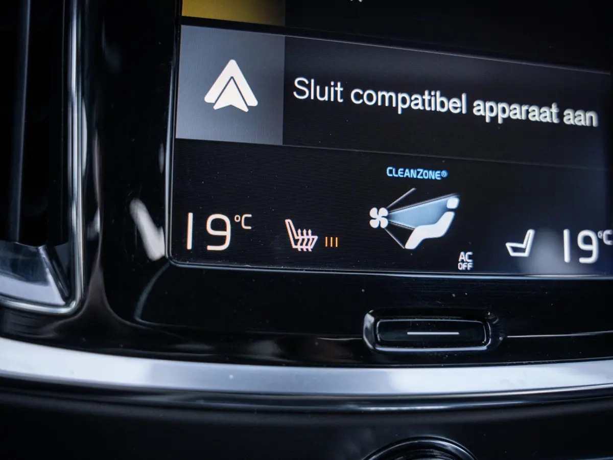 2.0 T8 Recharge AWD R-Design - Pano l ACC l 19'' l 360cam l Memory l HUD