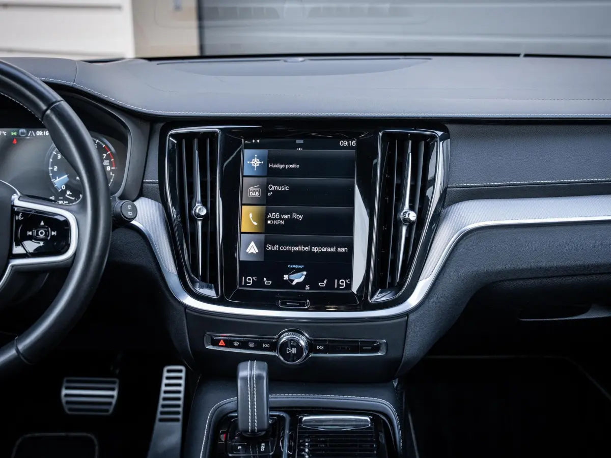 2.0 T8 Recharge AWD R-Design - Pano l ACC l 19'' l 360cam l Memory l HUD