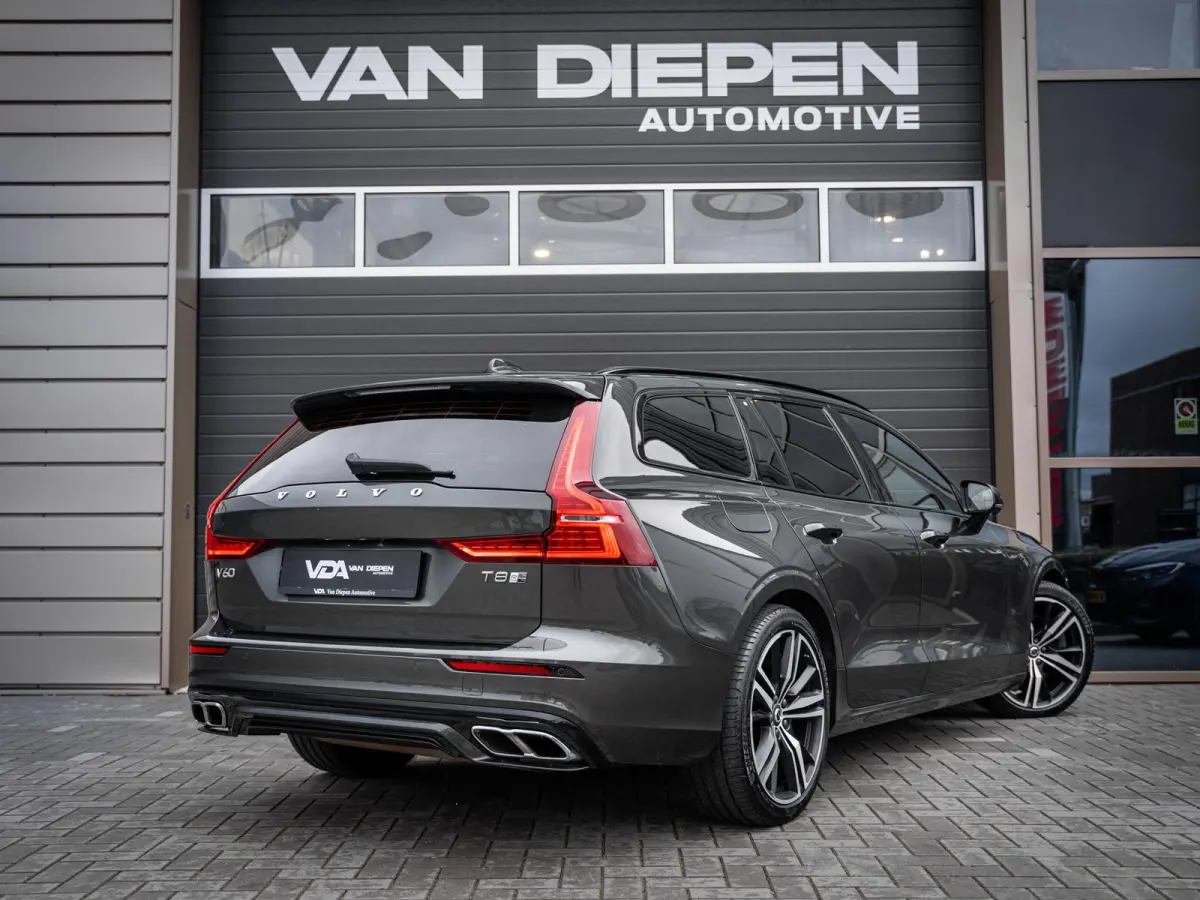2.0 T8 Recharge AWD R-Design - Pano l ACC l 19'' l 360cam l Memory l HUD