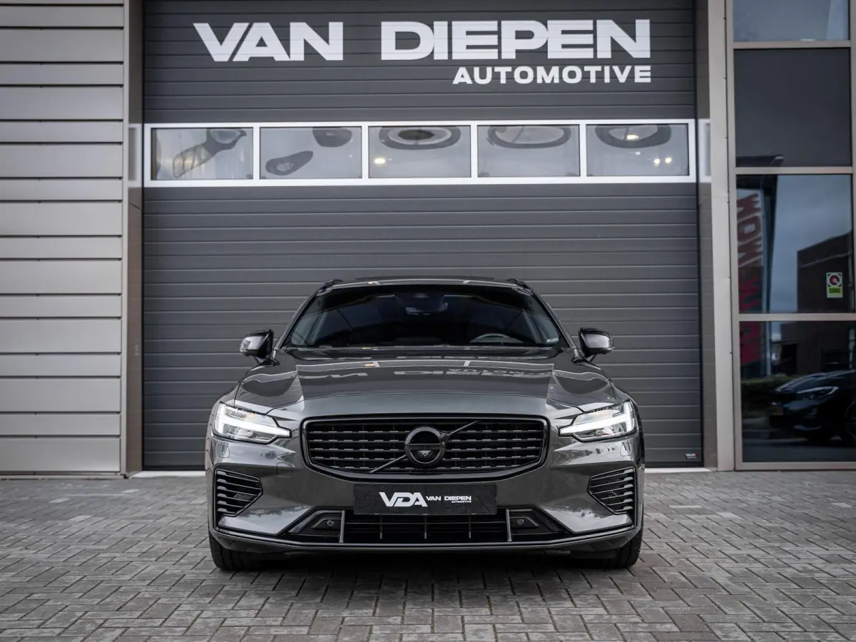 2.0 T8 Recharge AWD R-Design - Pano l ACC l 19'' l 360cam l Memory l HUD