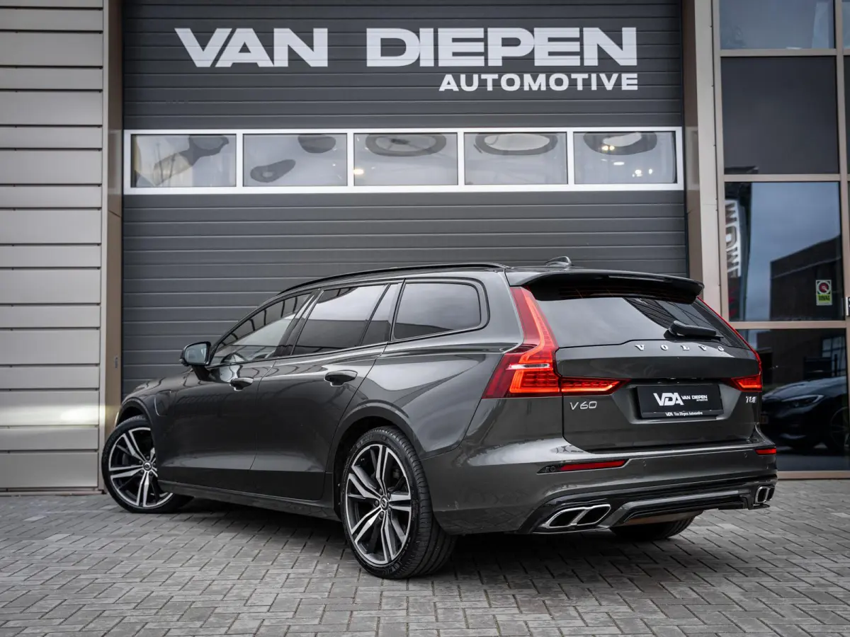 2.0 T8 Recharge AWD R-Design - Pano l ACC l 19'' l 360cam l Memory l HUD