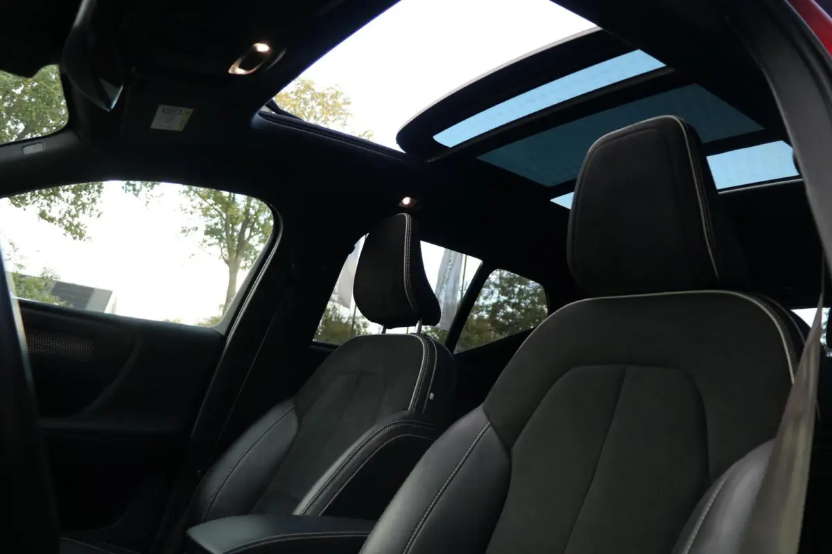 1.5 T5 |R-DESIGN| AdaptivCruise PolestarEngineered Panodak Trekhaak Harman/Kardon Alcantara AppleCarplay TwoTone Camera NL auto BJ2021
