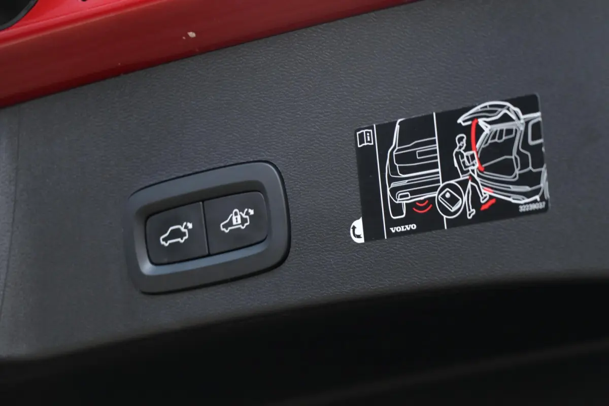 1.5 T5 |R-DESIGN| AdaptivCruise PolestarEngineered Panodak Trekhaak Harman/Kardon Alcantara AppleCarplay TwoTone Camera NL auto BJ2021
