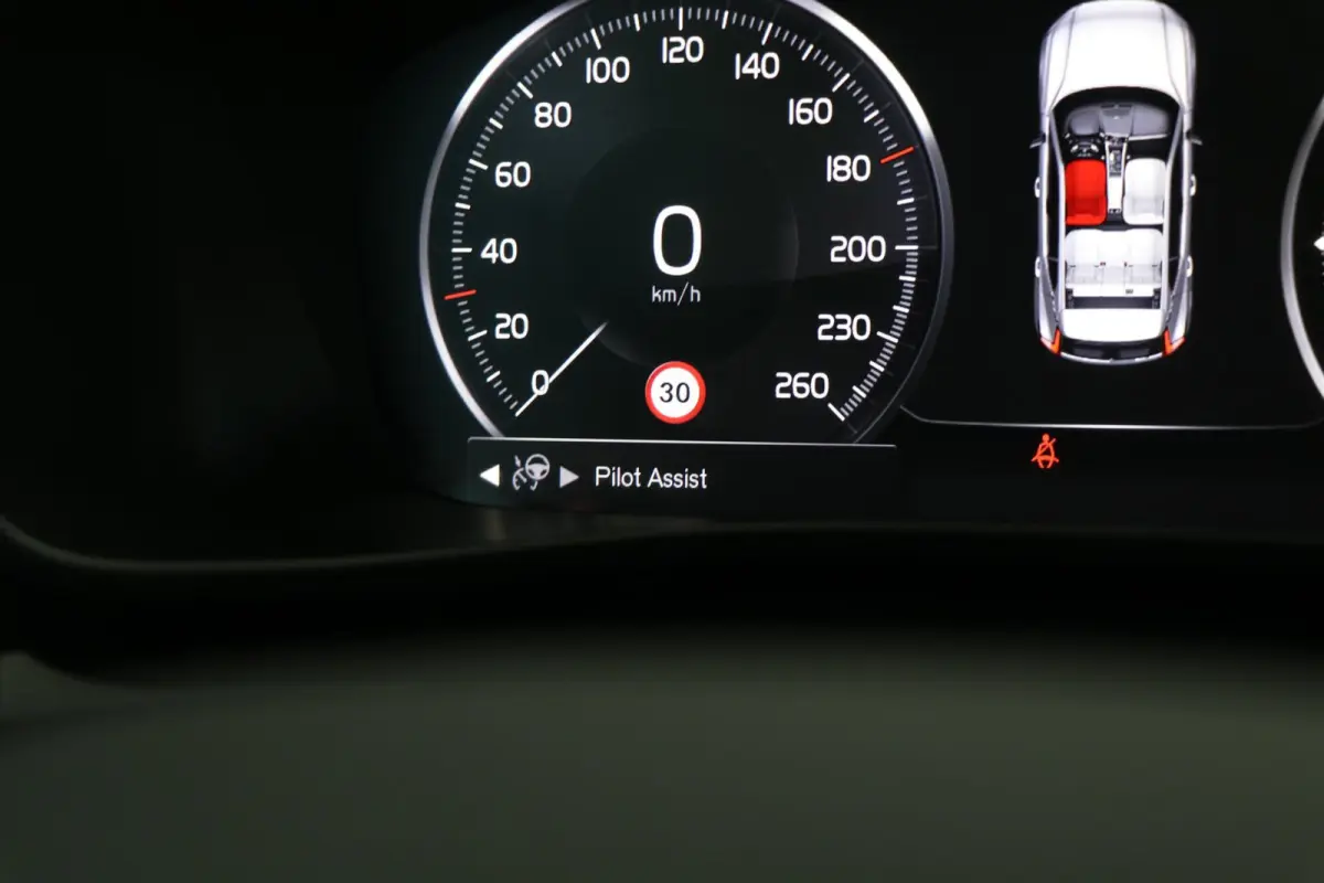 1.5 T5 |R-DESIGN| AdaptivCruise PolestarEngineered Panodak Trekhaak Harman/Kardon Alcantara AppleCarplay TwoTone Camera NL auto BJ2021