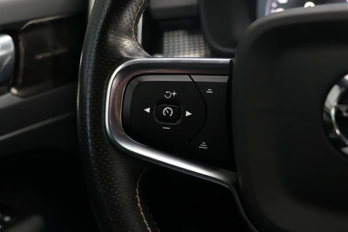 1.5 T5 |R-DESIGN| AdaptivCruise PolestarEngineered Panodak Trekhaak Harman/Kardon Alcantara AppleCarplay TwoTone Camera NL auto BJ2021