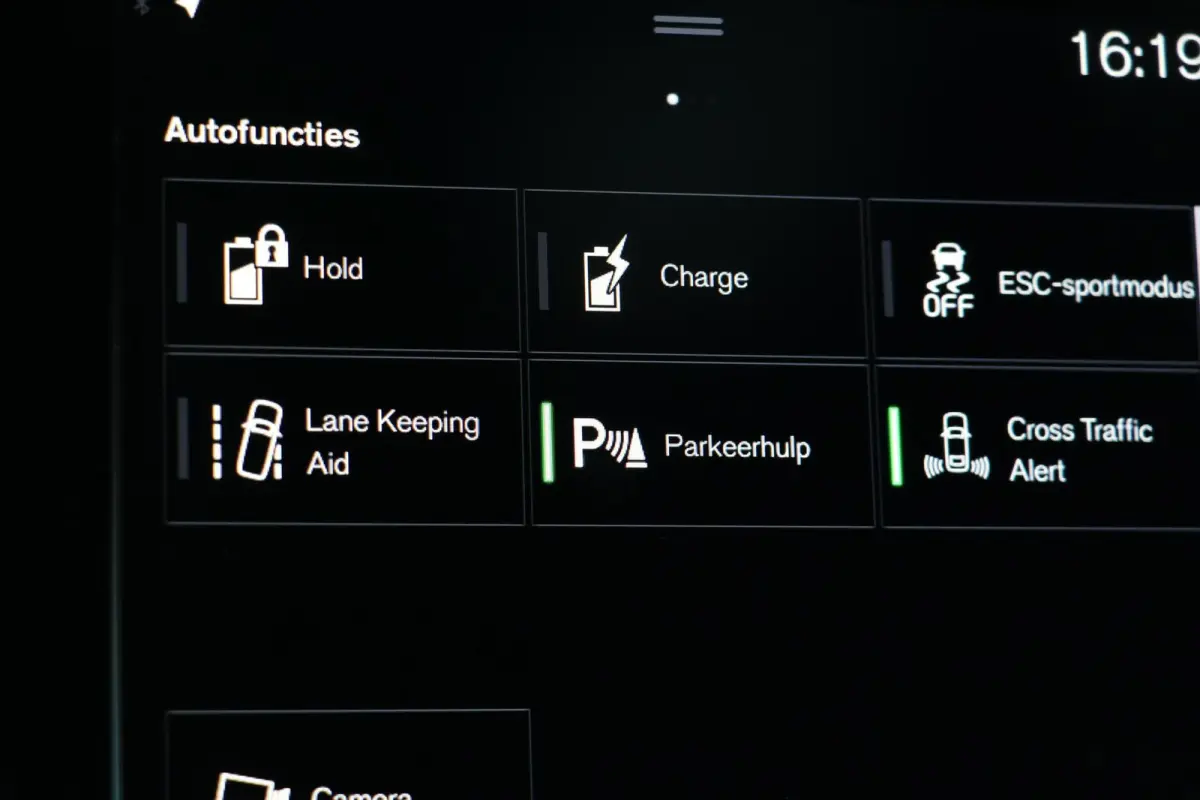 1.5 T5 |R-DESIGN| AdaptivCruise PolestarEngineered Panodak Trekhaak Harman/Kardon Alcantara AppleCarplay TwoTone Camera NL auto BJ2021