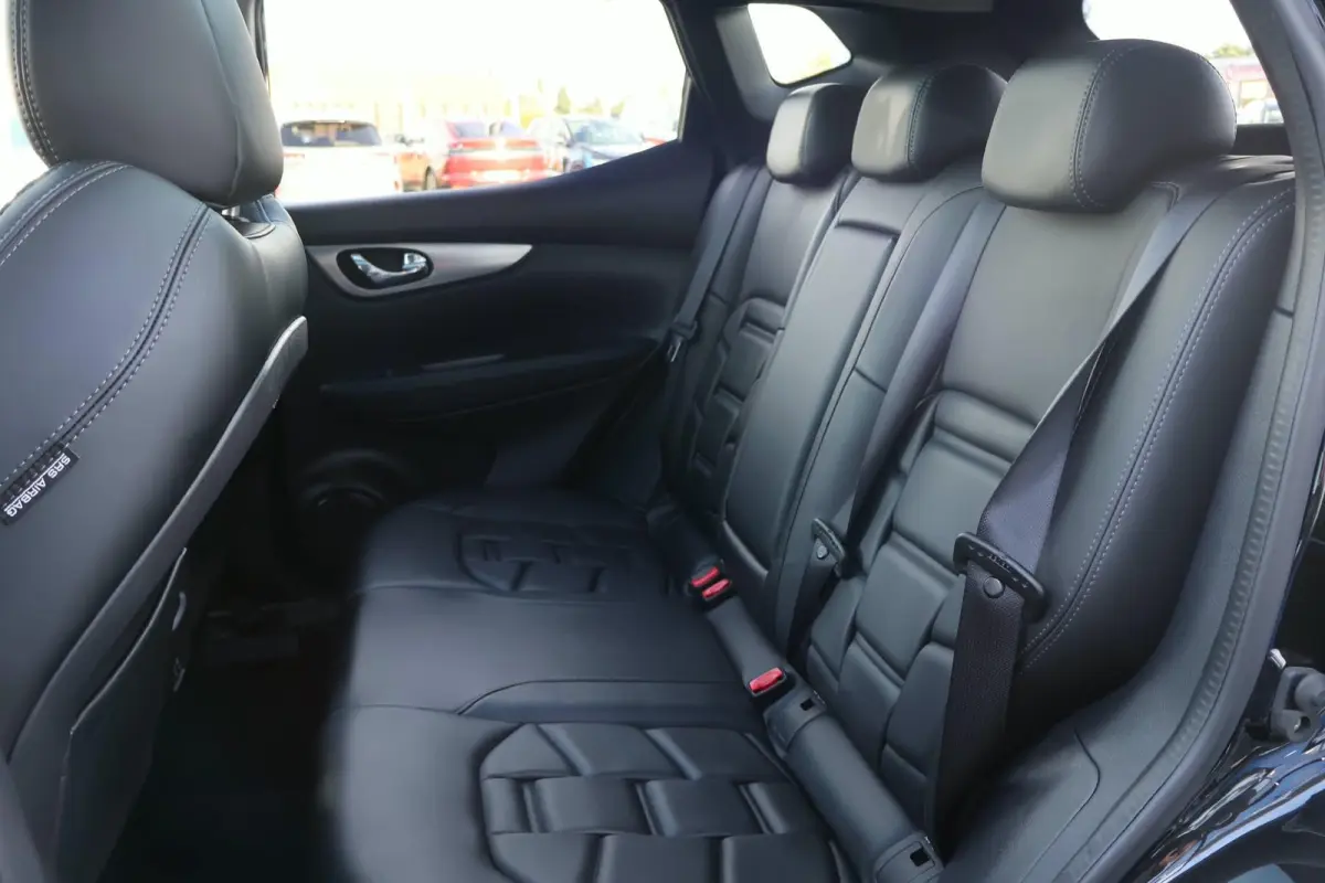 1.3 DIG-T Premium Edition | Leder | Stoelverwarming | Panoramadak | Trekhaak | 360 Camera | Cruise Control | Climate Control |