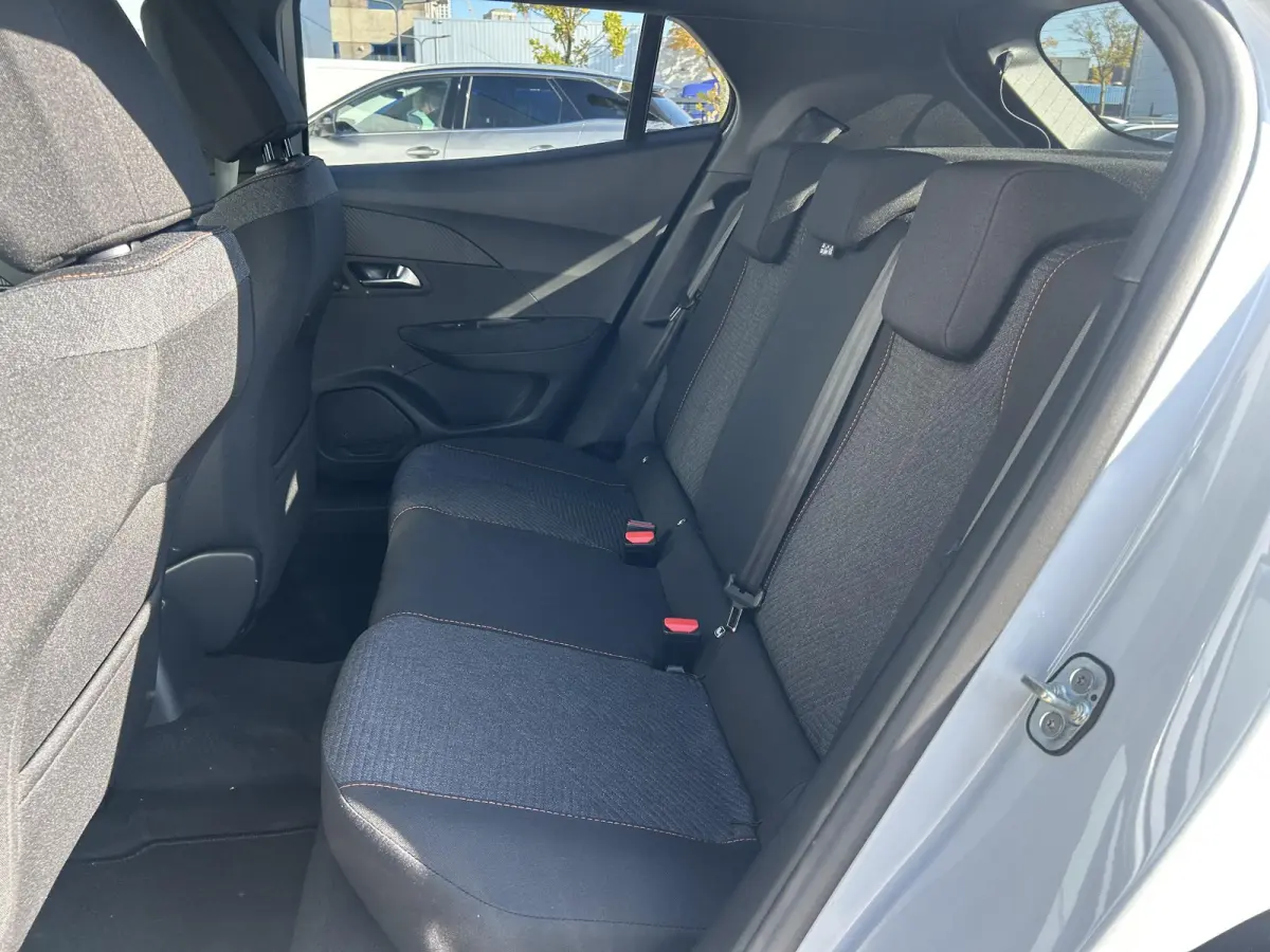 1.2 Hybrid 110 Business | Camera | Navigatie | Cruise Control | Apple Carplay/Android Auto