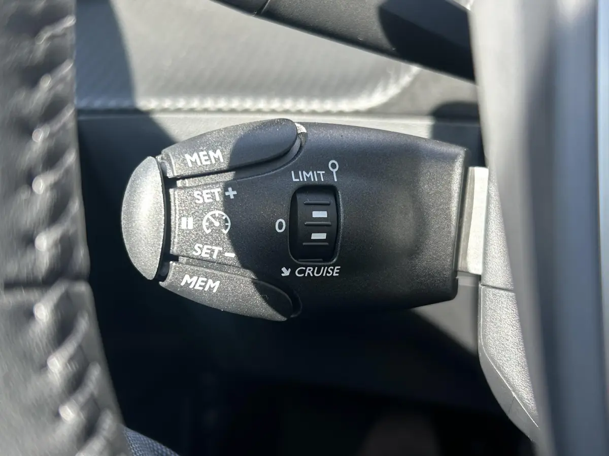 1.2 Hybrid 110 Business | Camera | Navigatie | Cruise Control | Apple Carplay/Android Auto