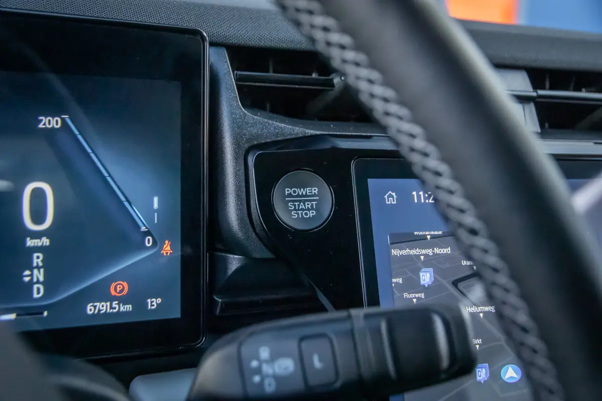 44 kWh | Camera | Stuur/stoel/voorruit verwarming | Apple Carplay/Android Auto | Cruise control | Full-LED koplampen | Digitaal dashboard | Achteruitrijcamera | Apple Carplay/Android Auto|te