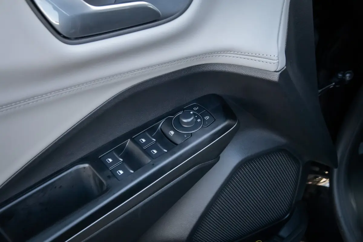 44 kWh | Camera | Stuur/stoel/voorruit verwarming | Apple Carplay/Android Auto | Cruise control | Full-LED koplampen | Digitaal dashboard | Achteruitrijcamera | Apple Carplay/Android Auto|te