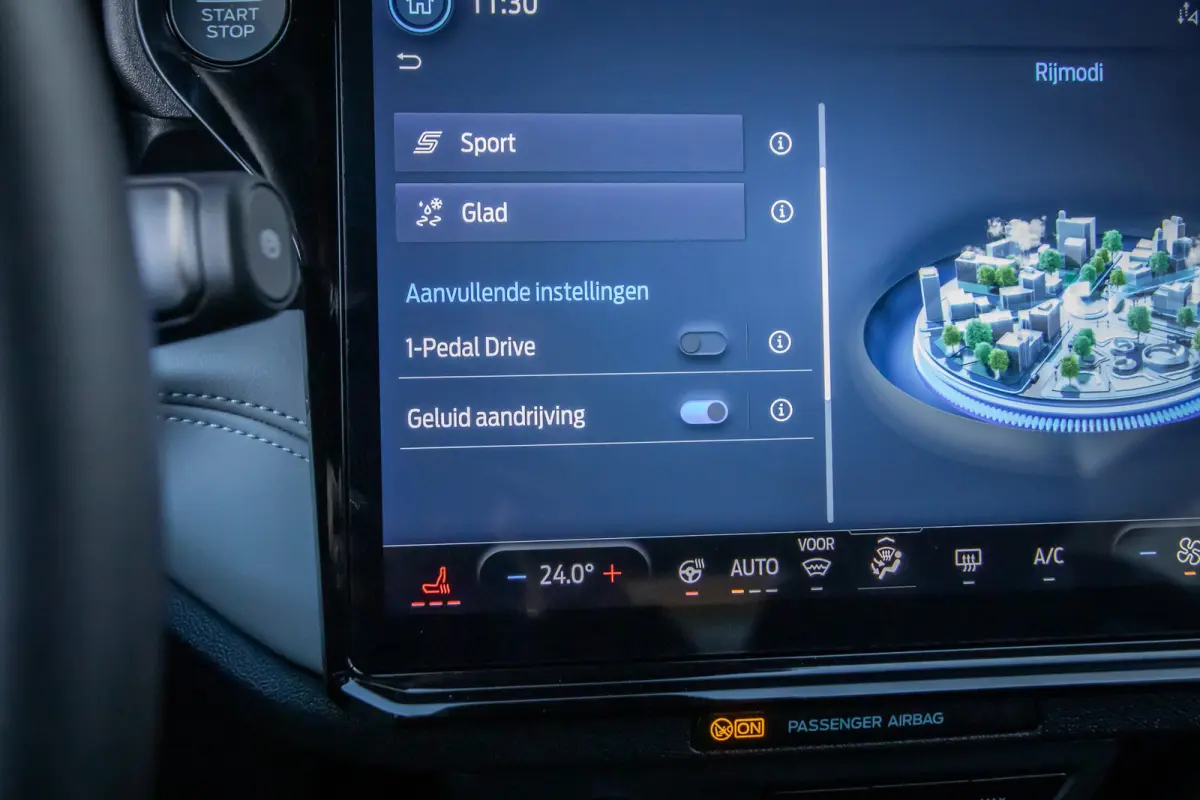 44 kWh | Camera | Stuur/stoel/voorruit verwarming | Apple Carplay/Android Auto | Cruise control | Full-LED koplampen | Digitaal dashboard | Achteruitrijcamera | Apple Carplay/Android Auto|te