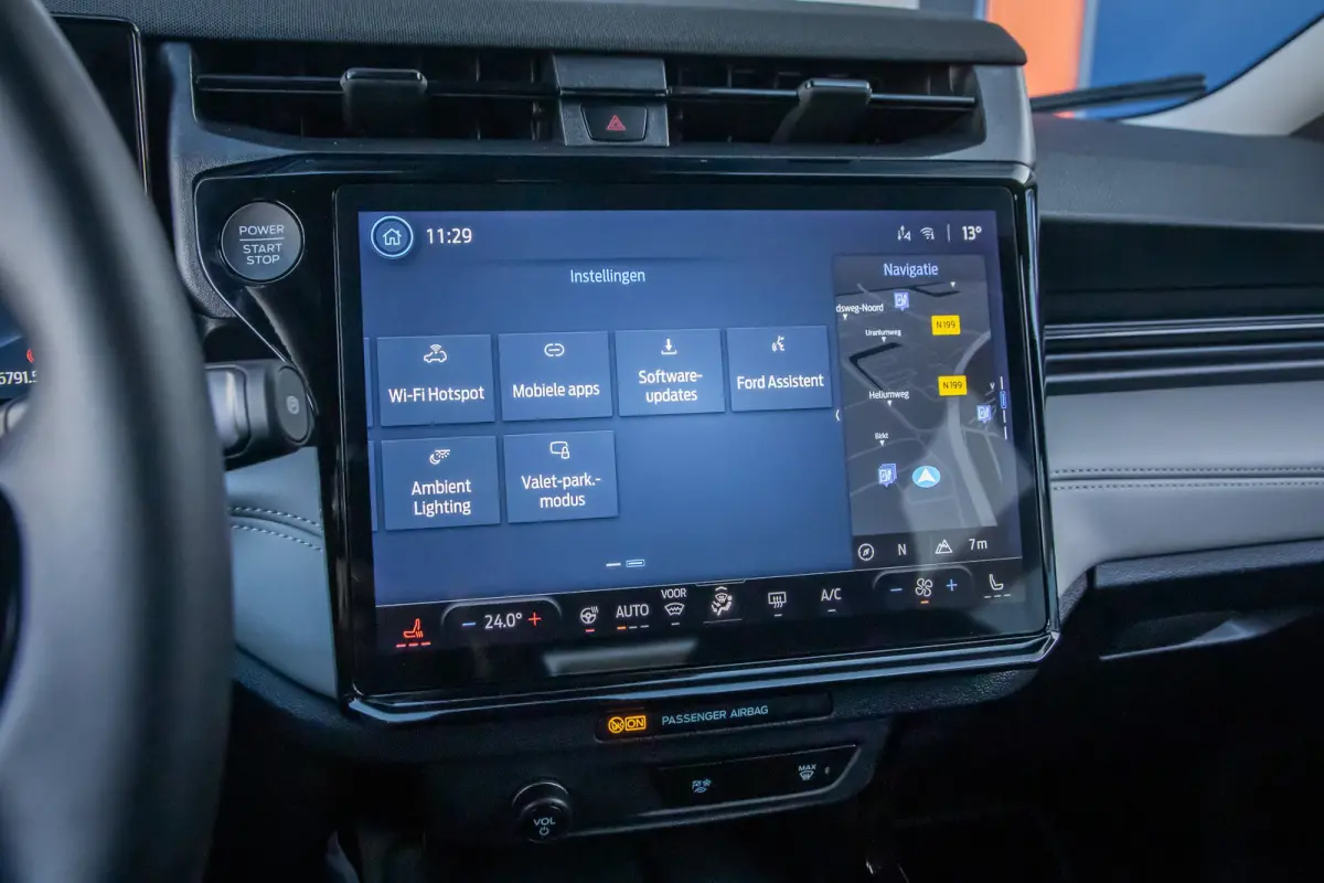 44 kWh | Camera | Stuur/stoel/voorruit verwarming | Apple Carplay/Android Auto | Cruise control | Full-LED koplampen | Digitaal dashboard | Achteruitrijcamera | Apple Carplay/Android Auto|te