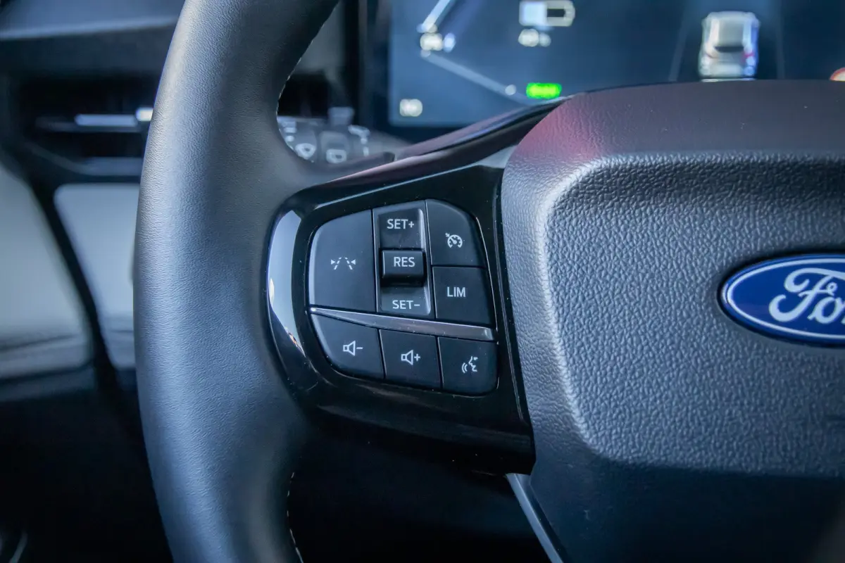 44 kWh | Camera | Stuur/stoel/voorruit verwarming | Apple Carplay/Android Auto | Cruise control | Full-LED koplampen | Digitaal dashboard | Achteruitrijcamera | Apple Carplay/Android Auto|te