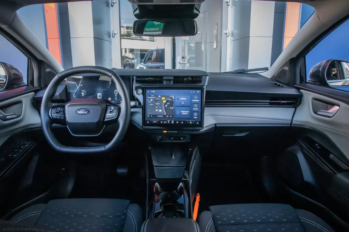 44 kWh | Camera | Stuur/stoel/voorruit verwarming | Apple Carplay/Android Auto | Cruise control | Full-LED koplampen | Digitaal dashboard | Achteruitrijcamera | Apple Carplay/Android Auto|te