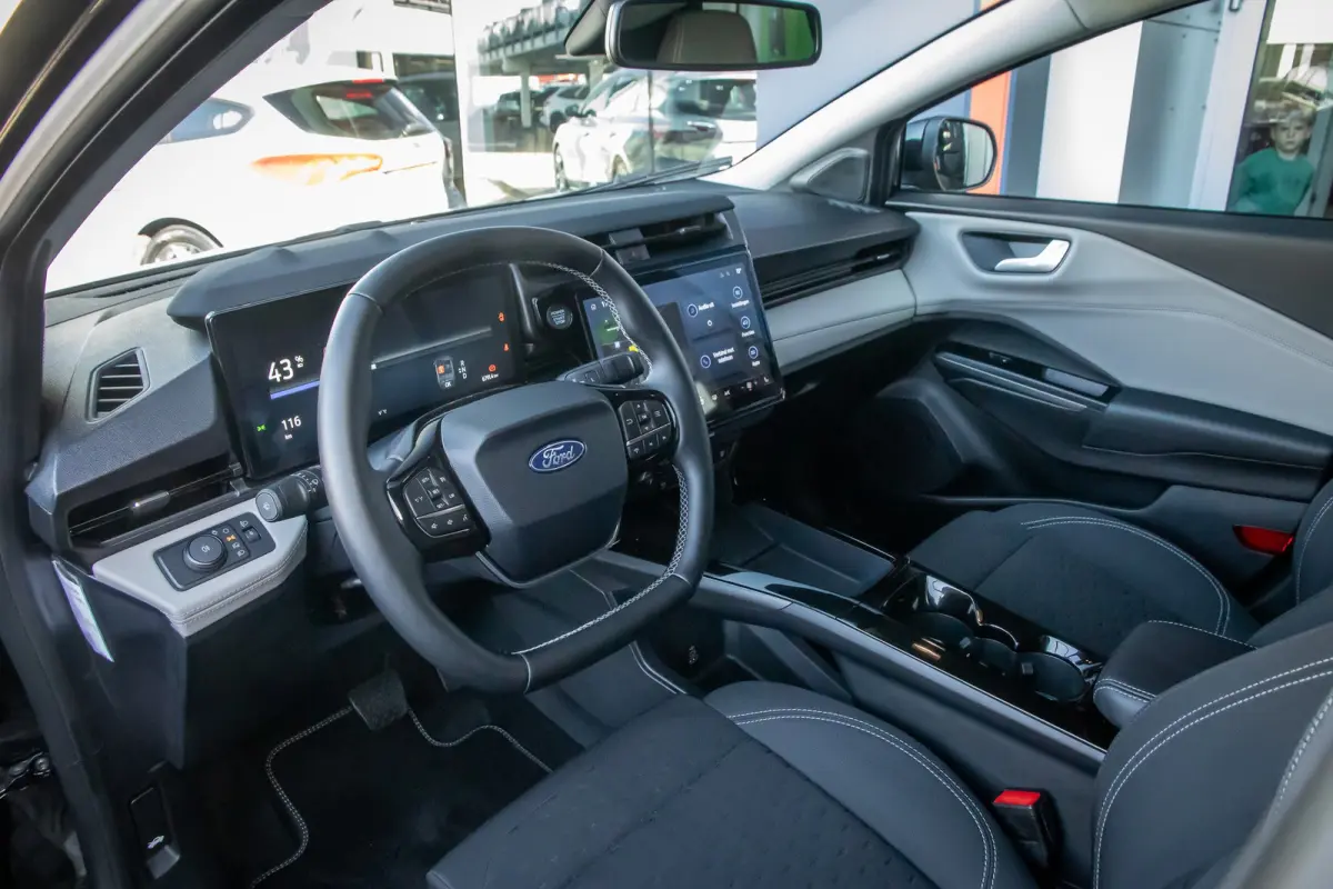 44 kWh | Camera | Stuur/stoel/voorruit verwarming | Apple Carplay/Android Auto | Cruise control | Full-LED koplampen | Digitaal dashboard | Achteruitrijcamera | Apple Carplay/Android Auto|te