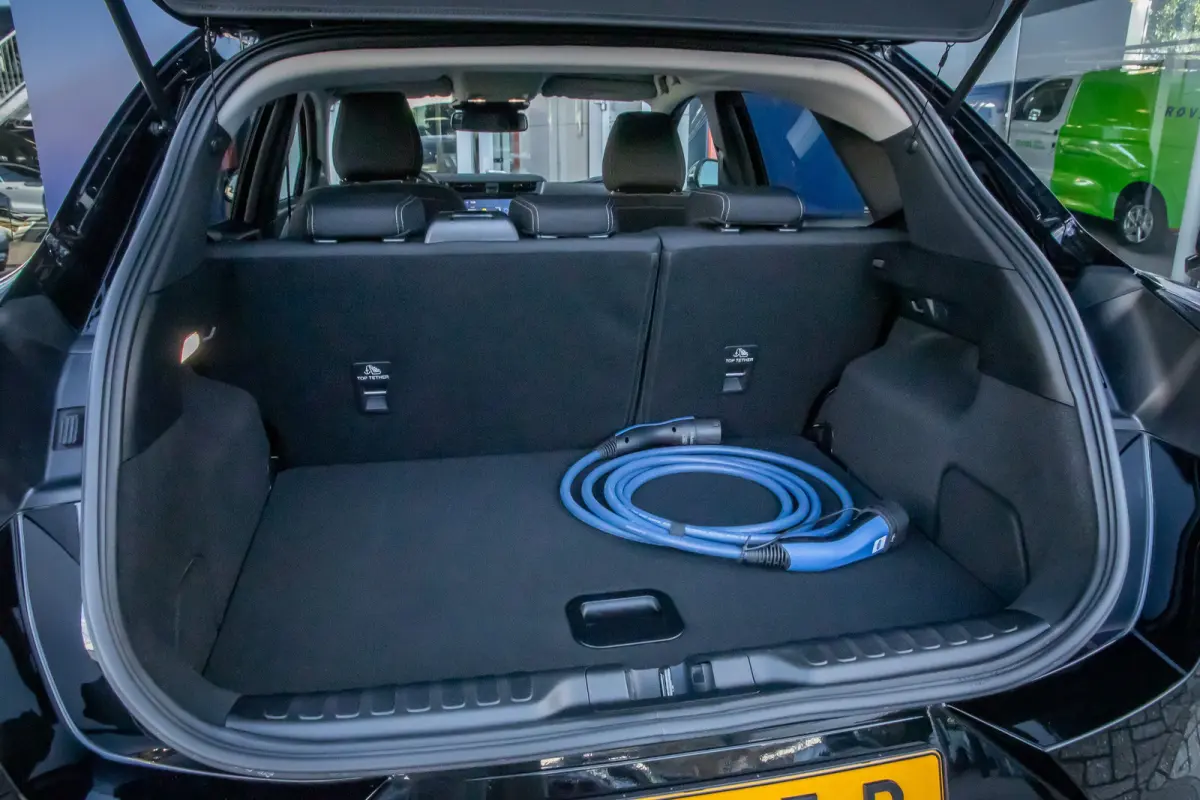44 kWh | Camera | Stuur/stoel/voorruit verwarming | Apple Carplay/Android Auto | Cruise control | Full-LED koplampen | Digitaal dashboard | Achteruitrijcamera | Apple Carplay/Android Auto|te