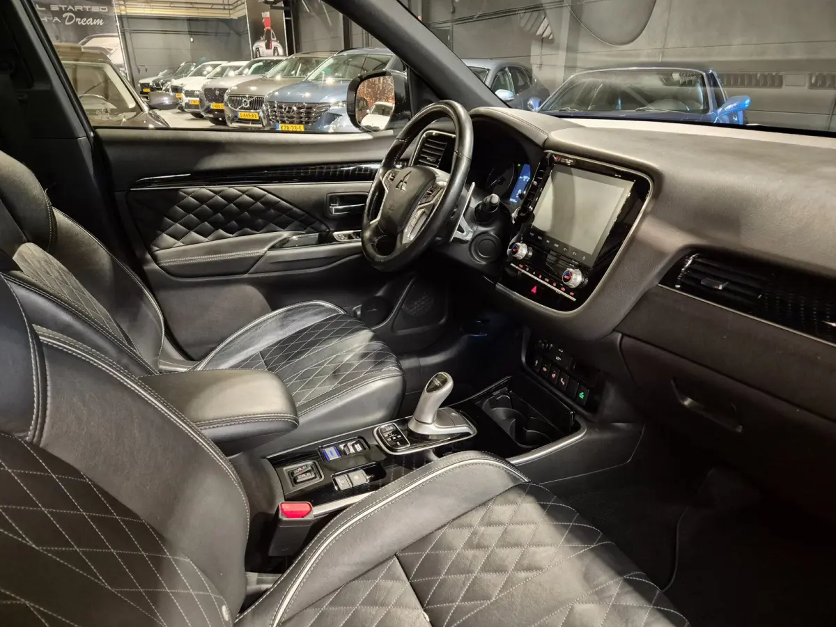2.4 PHEV Intense+ Schuifdak - Leder - Stoel en Stuurverw - Camera - Navi - Keyless - Trekhaak