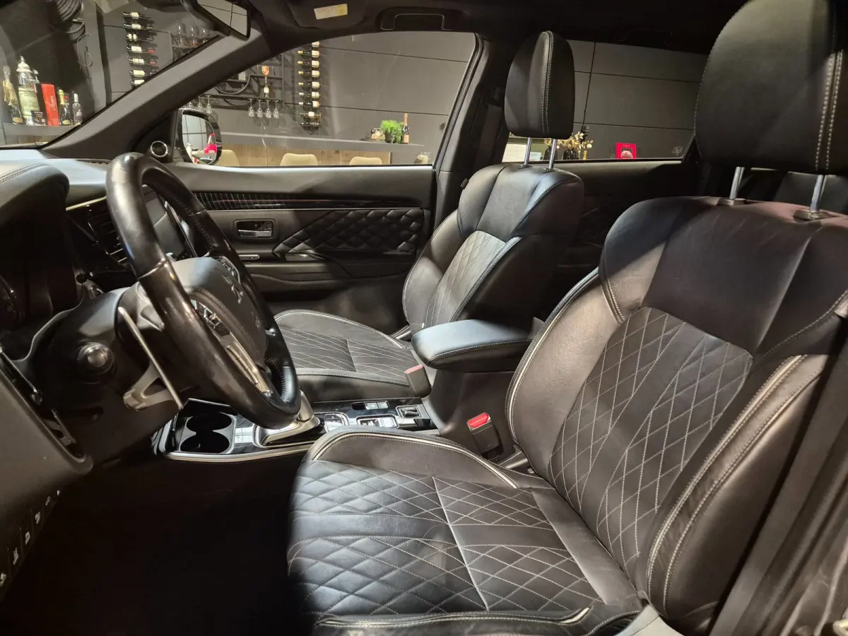 2.4 PHEV Intense+ Schuifdak - Leder - Stoel en Stuurverw - Camera - Navi - Keyless - Trekhaak