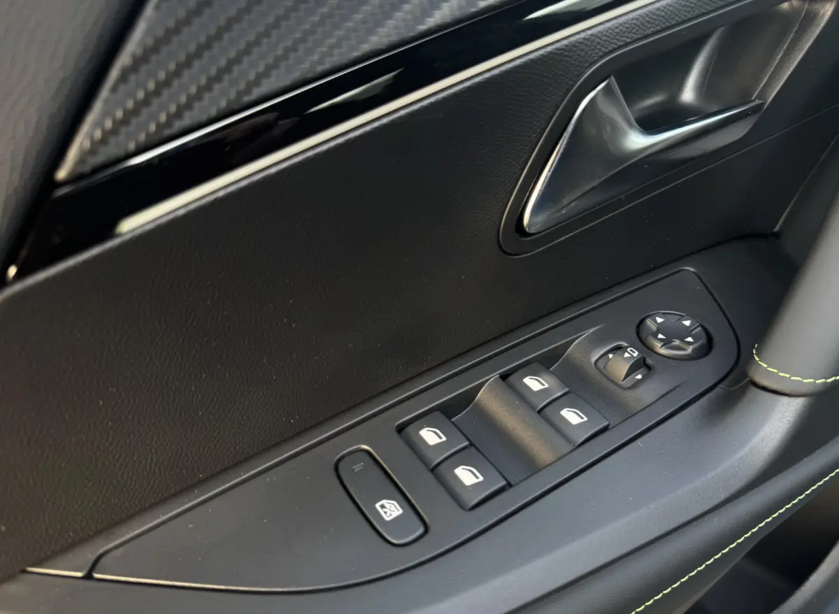 EV GT 54 kWh | Alcantara bekleding | Stoelverwarming | Elektrisch verstelbare stoelen/massage functie | Apple Carplay/Android Auto | Adaptieve Cruise Control | Camera | EVISSA Velgen | Keyle