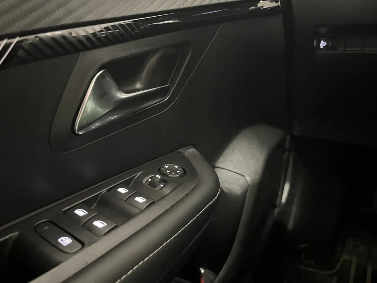 1.2 PureTech 75 Active | APPLE CARPLAY / ANDROID AUTO | NAVIGATIE | PARKEERSENSOREN ACHTER | CRUISE CONTROL |