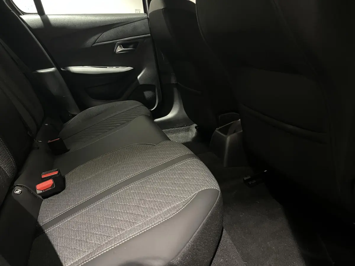 1.2 PureTech 75 Active | APPLE CARPLAY / ANDROID AUTO | NAVIGATIE | PARKEERSENSOREN ACHTER | CRUISE CONTROL |