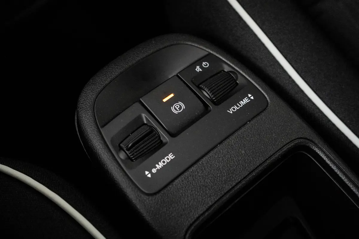 Icon 42 kWh Lichtmetalen velgen | Apple CarPlay/Android Auto | Cruise Controle | Climate Controle | Automatische airconditioning | Handrem elektrisch | Infotainment-systeem: UConnect met DAB