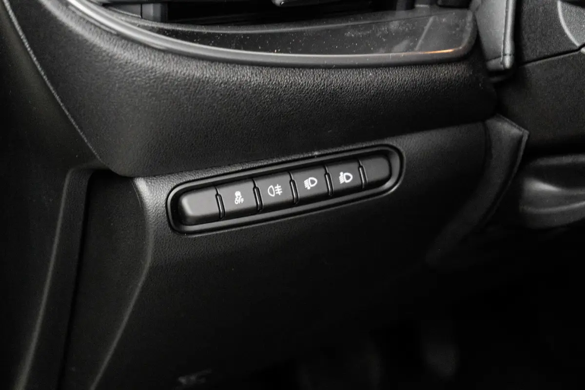 Icon 42 kWh Lichtmetalen velgen | Apple CarPlay/Android Auto | Cruise Controle | Climate Controle | Automatische airconditioning | Handrem elektrisch | Infotainment-systeem: UConnect met DAB