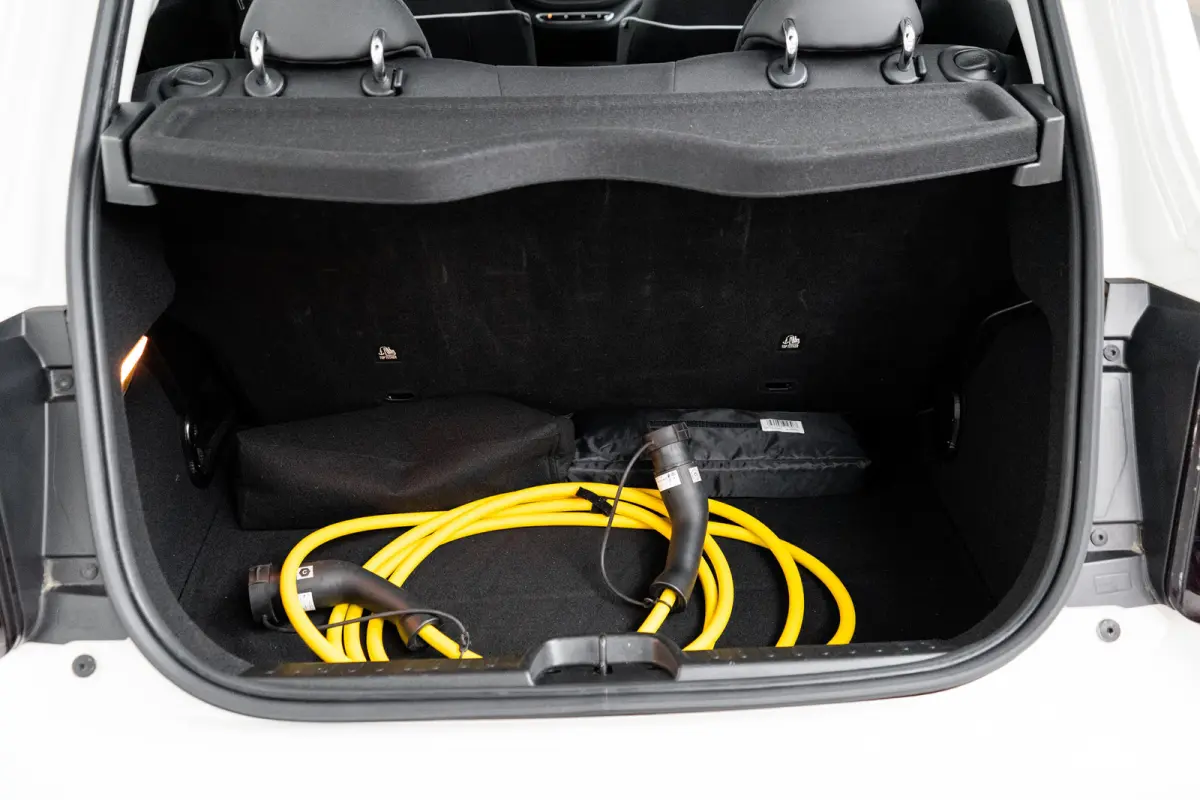 Icon 42 kWh Lichtmetalen velgen | Apple CarPlay/Android Auto | Cruise Controle | Climate Controle | Automatische airconditioning | Handrem elektrisch | Infotainment-systeem: UConnect met DAB