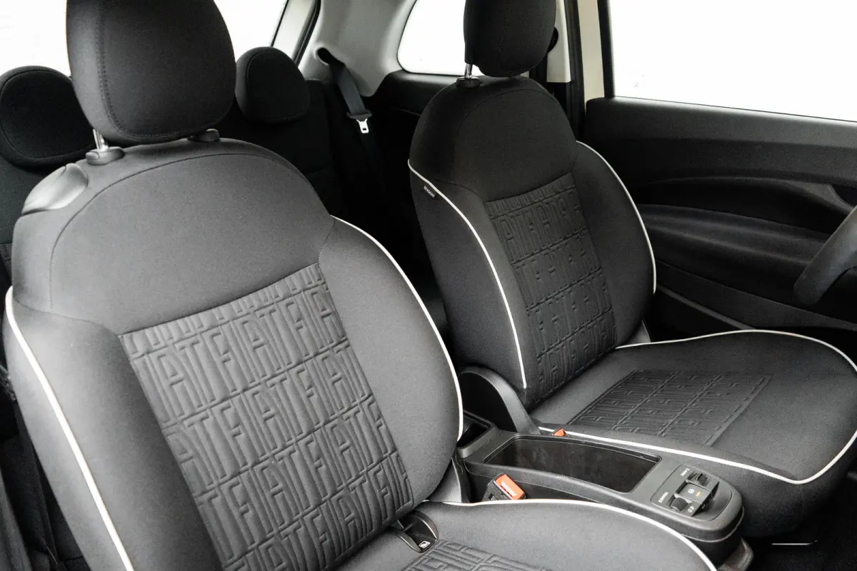 Icon 42 kWh Lichtmetalen velgen | Apple CarPlay/Android Auto | Cruise Controle | Climate Controle | Automatische airconditioning | Handrem elektrisch | Infotainment-systeem: UConnect met DAB