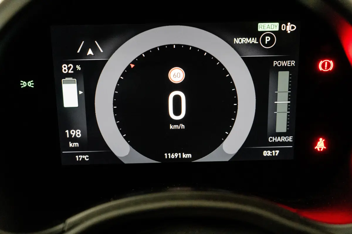 Icon 42 kWh Lichtmetalen velgen | Apple CarPlay/Android Auto | Cruise Controle | Climate Controle | Automatische airconditioning | Handrem elektrisch | Infotainment-systeem: UConnect met DAB