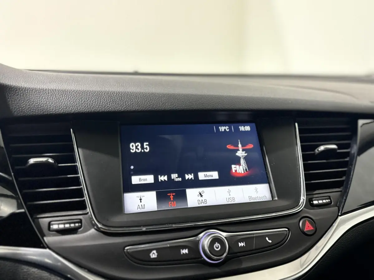 Business Elegance|KEYLESS|CARPLAY|LANE ASSIST