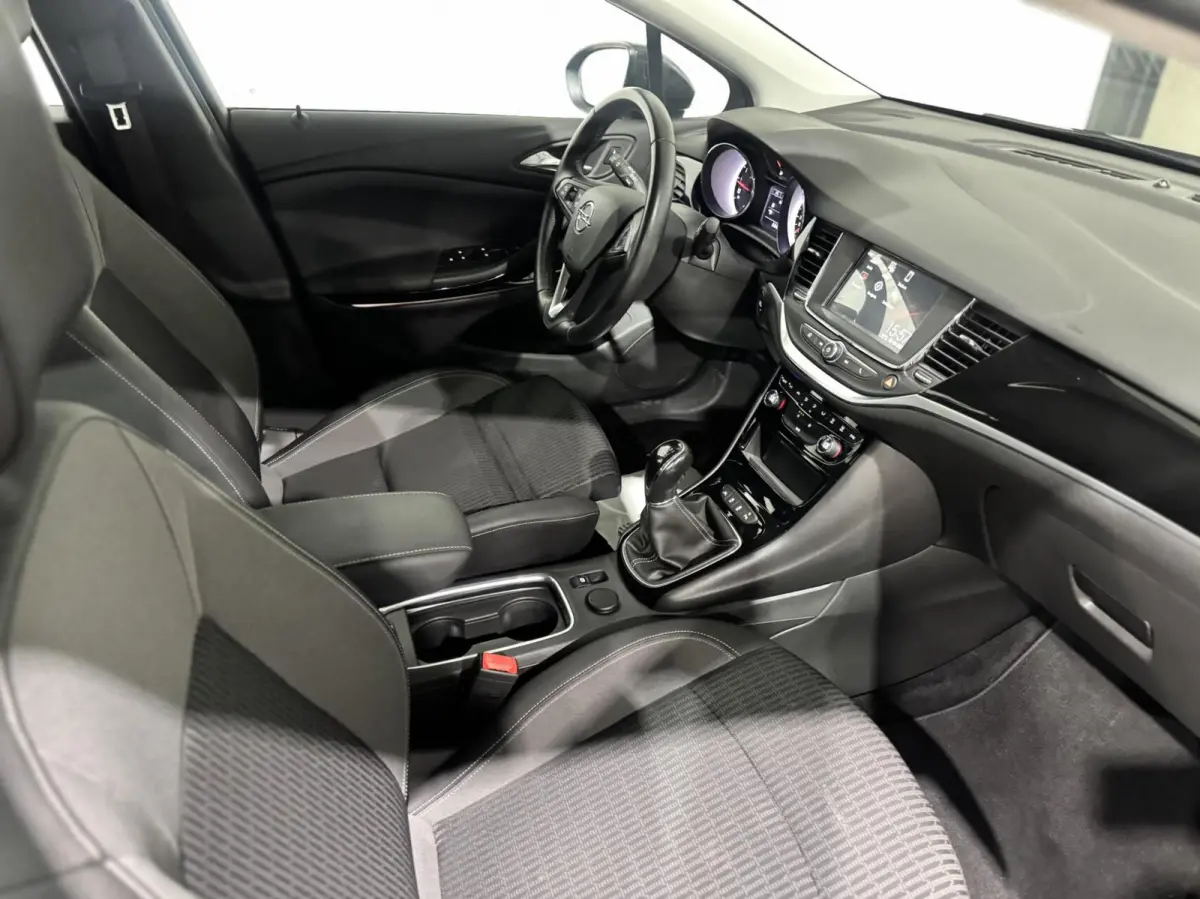 Business Elegance|KEYLESS|CARPLAY|LANE ASSIST