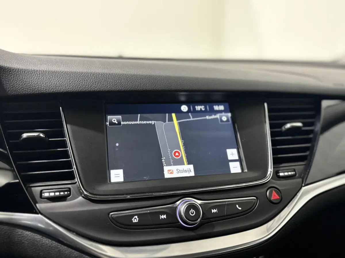 Business Elegance|KEYLESS|CARPLAY|LANE ASSIST