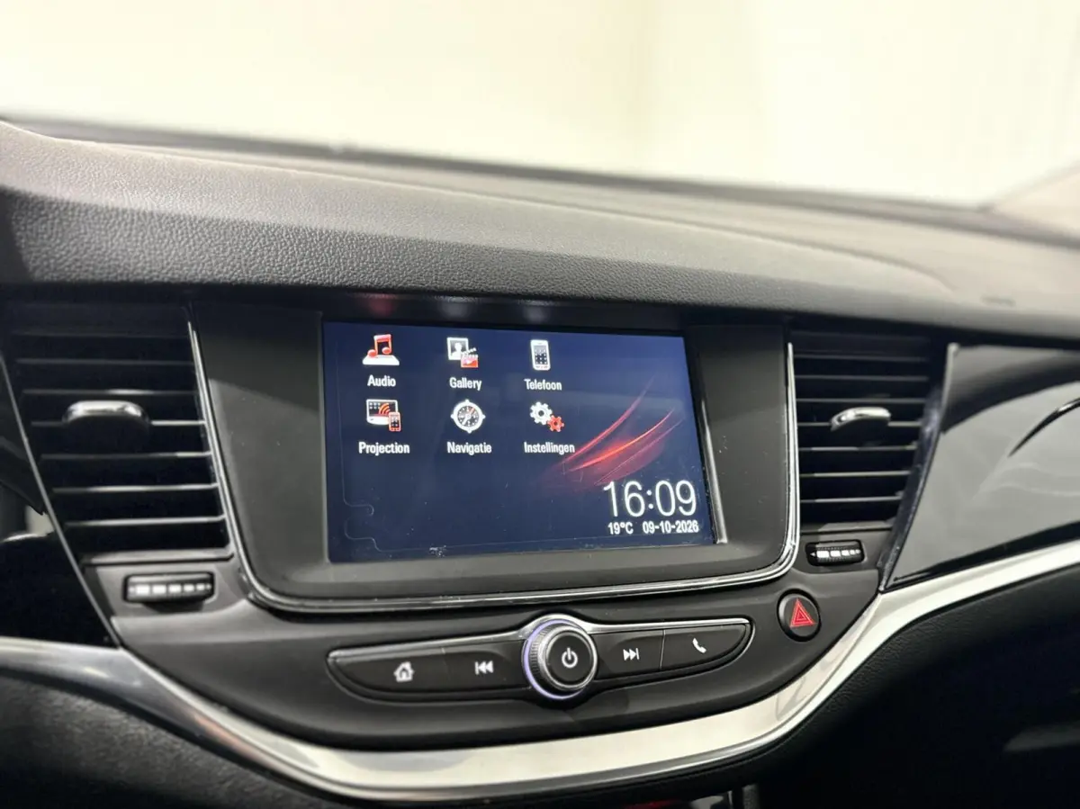 Business Elegance|KEYLESS|CARPLAY|LANE ASSIST