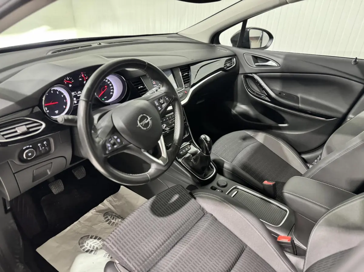 Business Elegance|KEYLESS|CARPLAY|LANE ASSIST