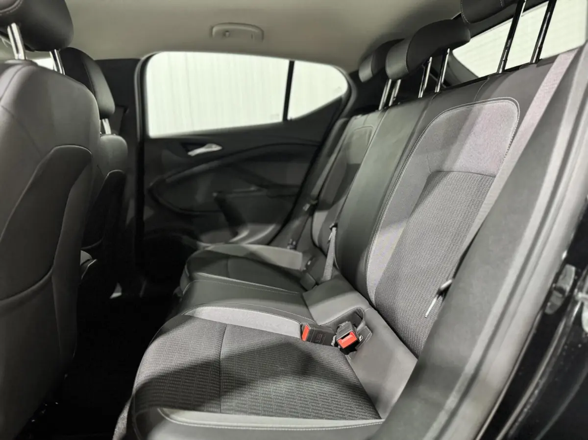 Business Elegance|KEYLESS|CARPLAY|LANE ASSIST