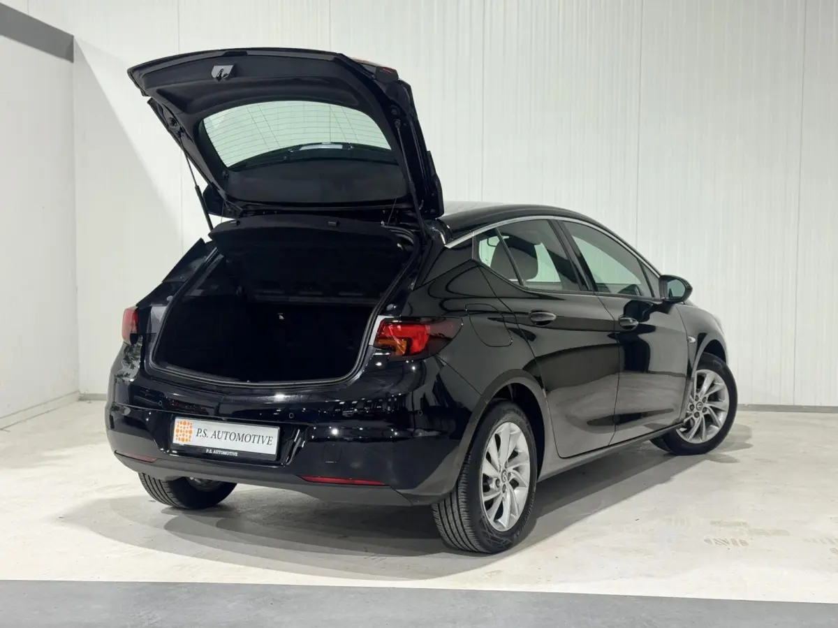 Business Elegance|KEYLESS|CARPLAY|LANE ASSIST
