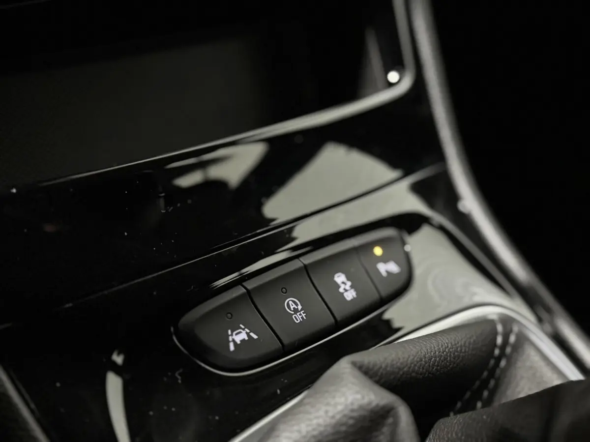 Business Elegance|KEYLESS|CARPLAY|LANE ASSIST