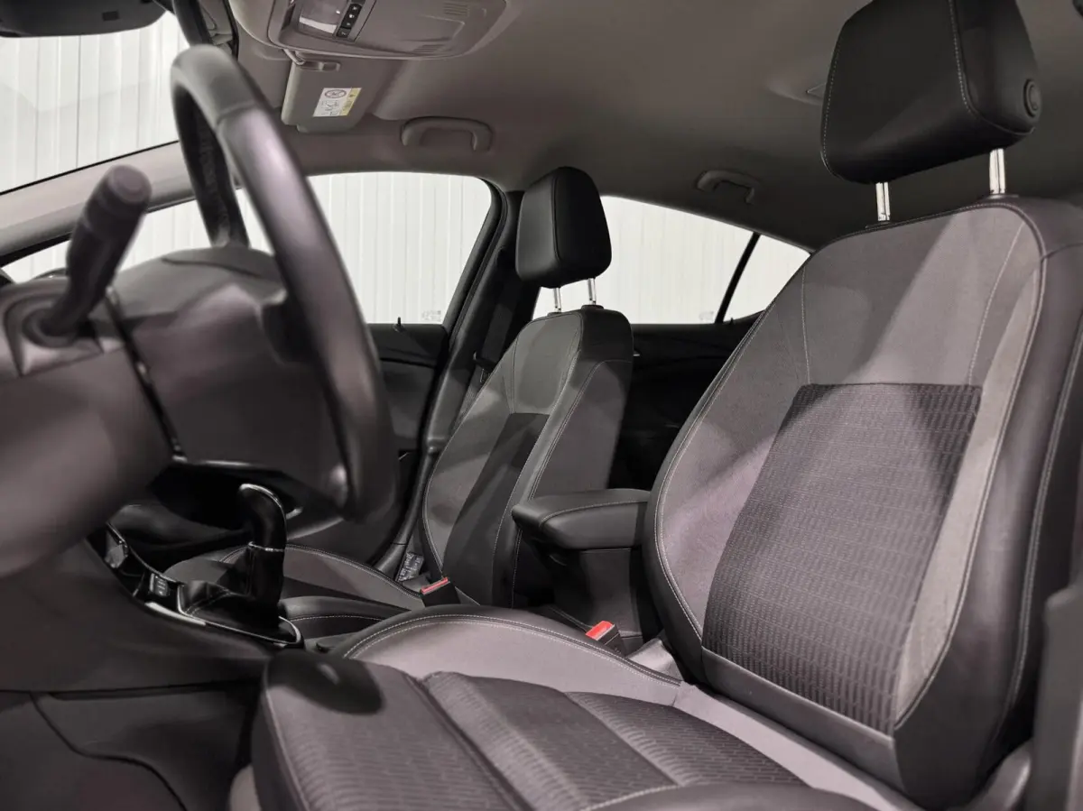 Business Elegance|KEYLESS|CARPLAY|LANE ASSIST